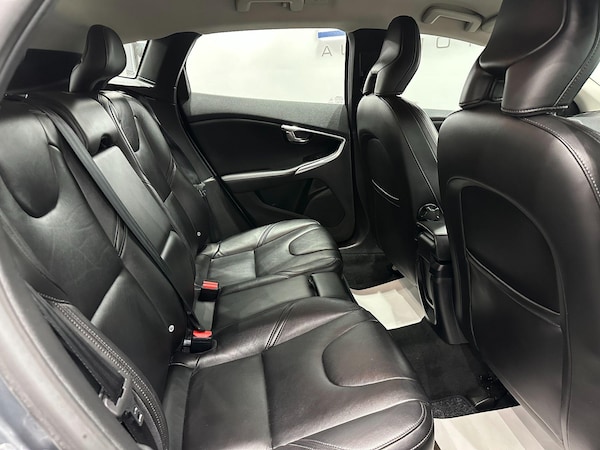 Used Volvo V40 2017 for sale - 75757265: Photo 51