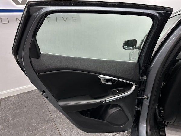 Used Volvo V40 2017 for sale - 75757265: Photo 54
