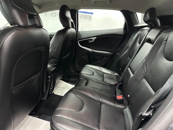 Used Volvo V40 2017 for sale - 75757265: Photo 57