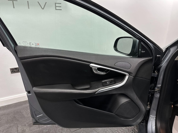 Used Volvo V40 2017 for sale - 75757265: Photo 59