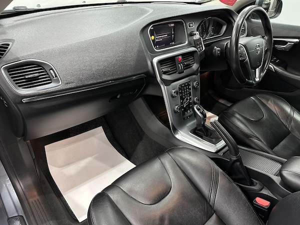 Used Volvo V40 2017 for sale - 75757265: Photo 60