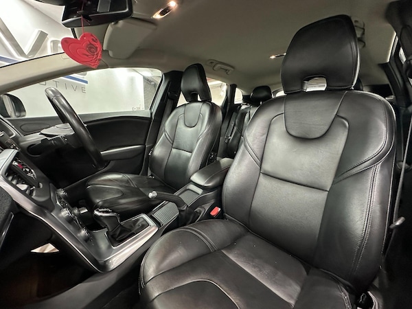 Used Volvo V40 2017 for sale - 75757265: Photo 63