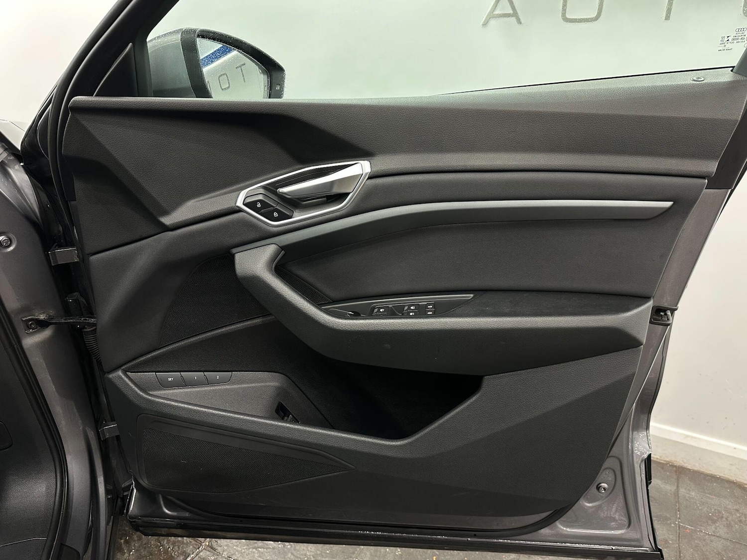 Used Audi e-tron 2020 for sale - 76832859: Photo 31