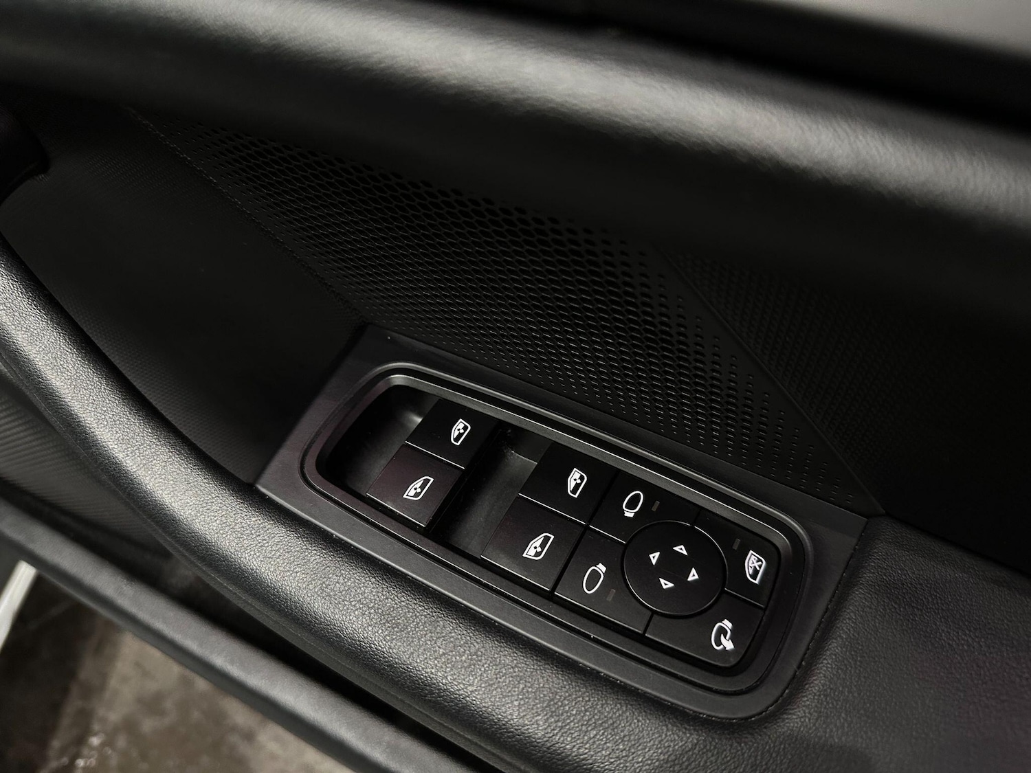 Used Porsche Taycan for sale - 76659417: Photo 18