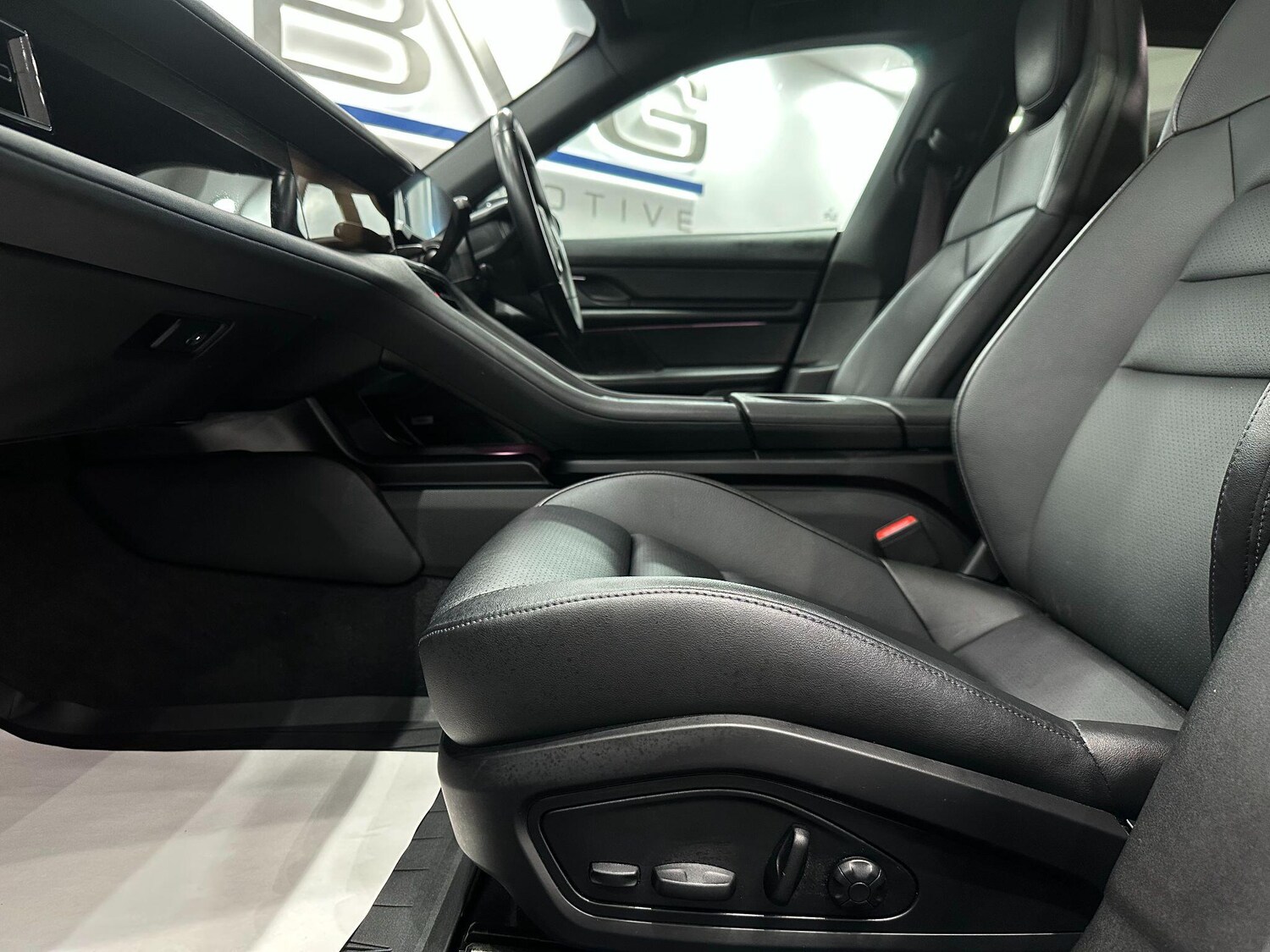 Used Porsche Taycan for sale - 76659417: Photo 90