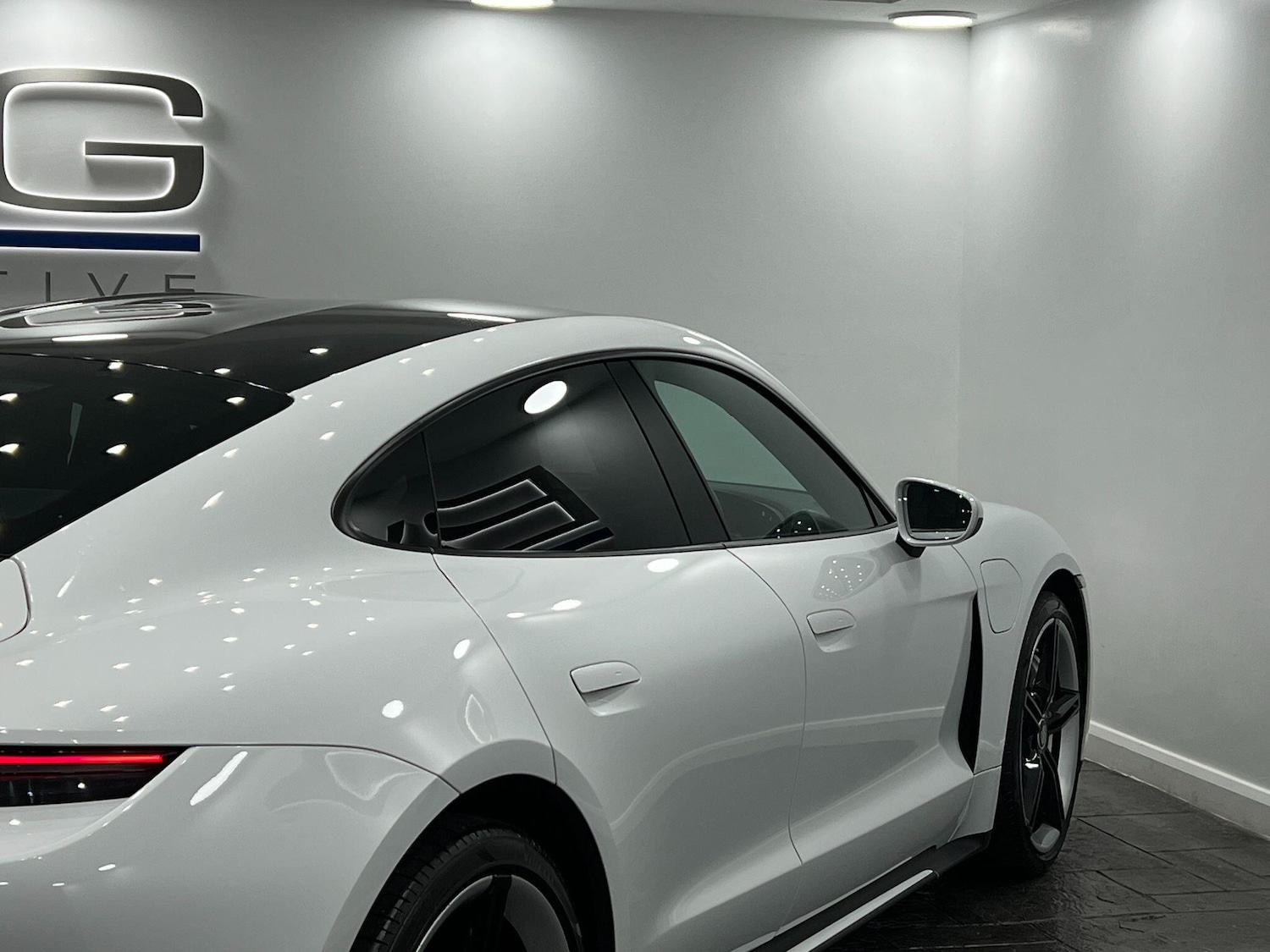 Used Porsche Taycan 2021 for sale - 75915717: Photo 28
