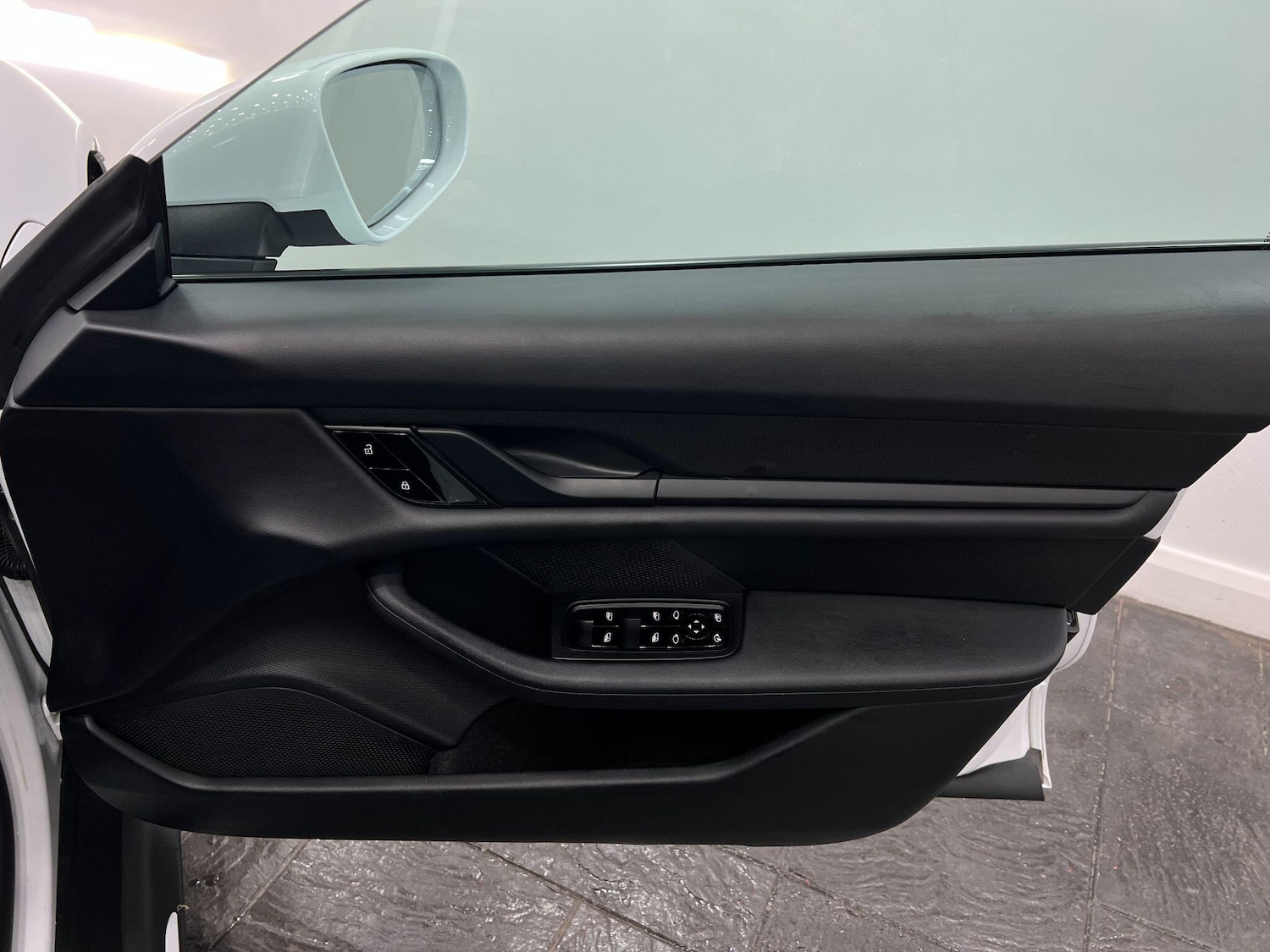Used Porsche Taycan 2021 for sale - 75915717: Photo 35
