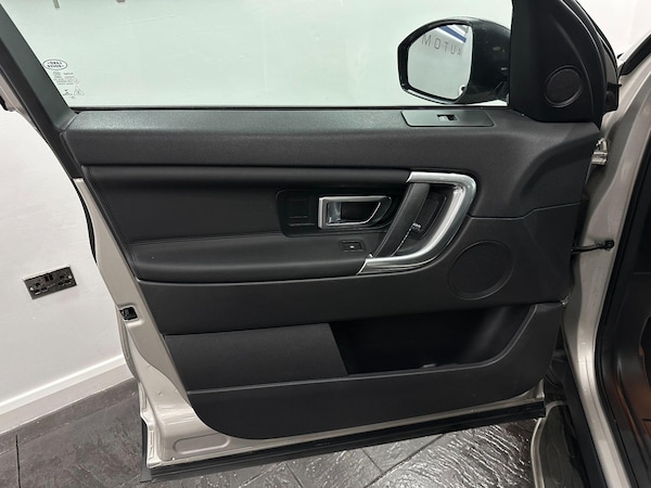 Used Land Rover Discovery Sport 2017 for sale - 76296096: Photo 49