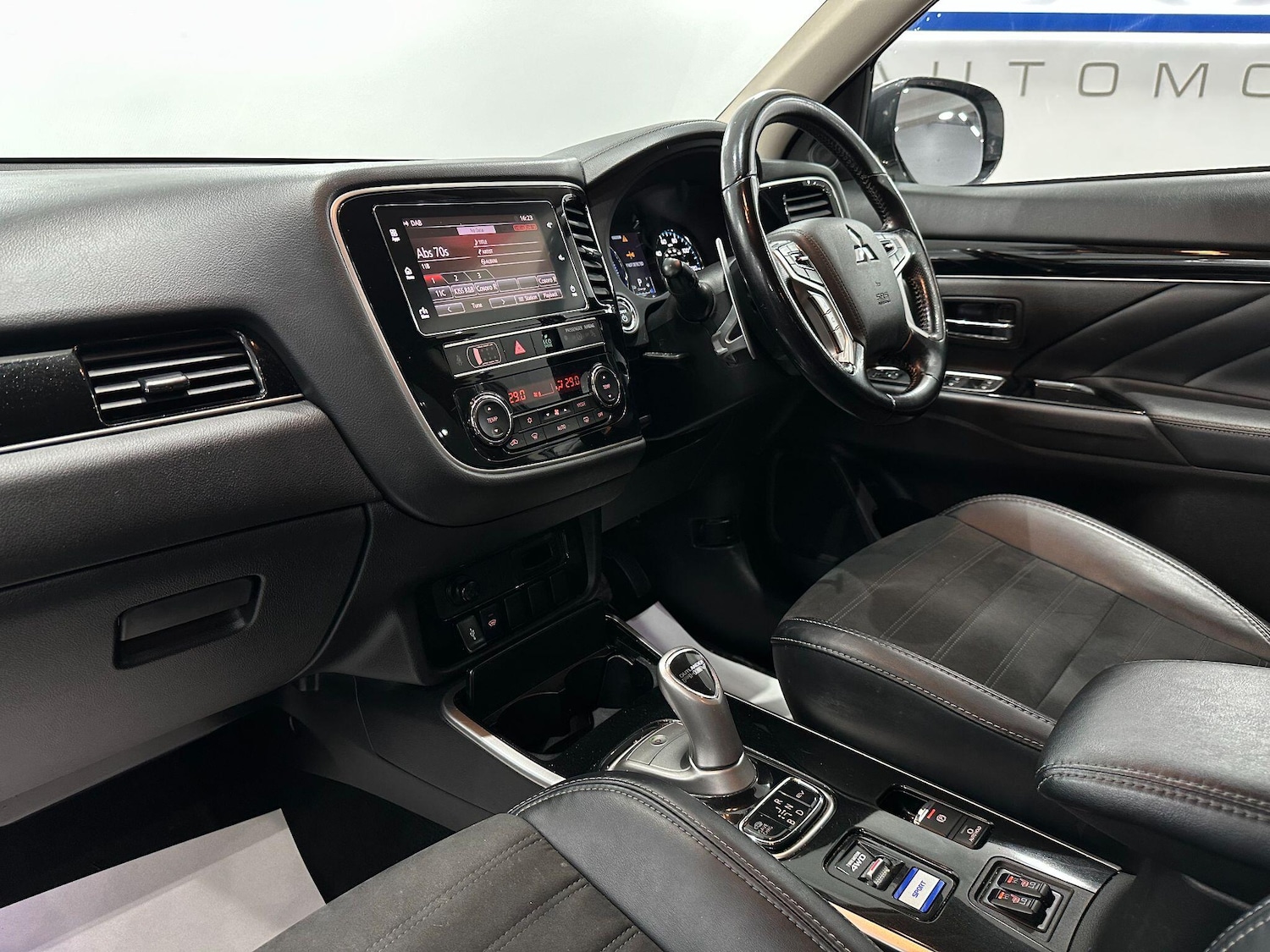 Used Mitsubishi Outlander 2018 for sale - 77040318: Photo 40