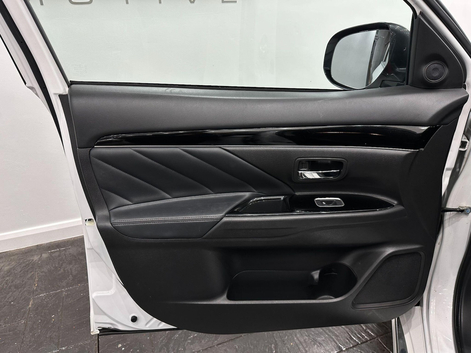 Used Mitsubishi Outlander 2018 for sale - 77040318: Photo 42