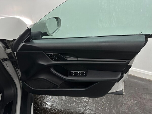 Used Porsche Taycan 2022 for sale - 76175365: Photo 39