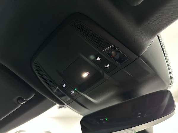 Used Porsche Taycan 2022 for sale - 76175365: Photo 45