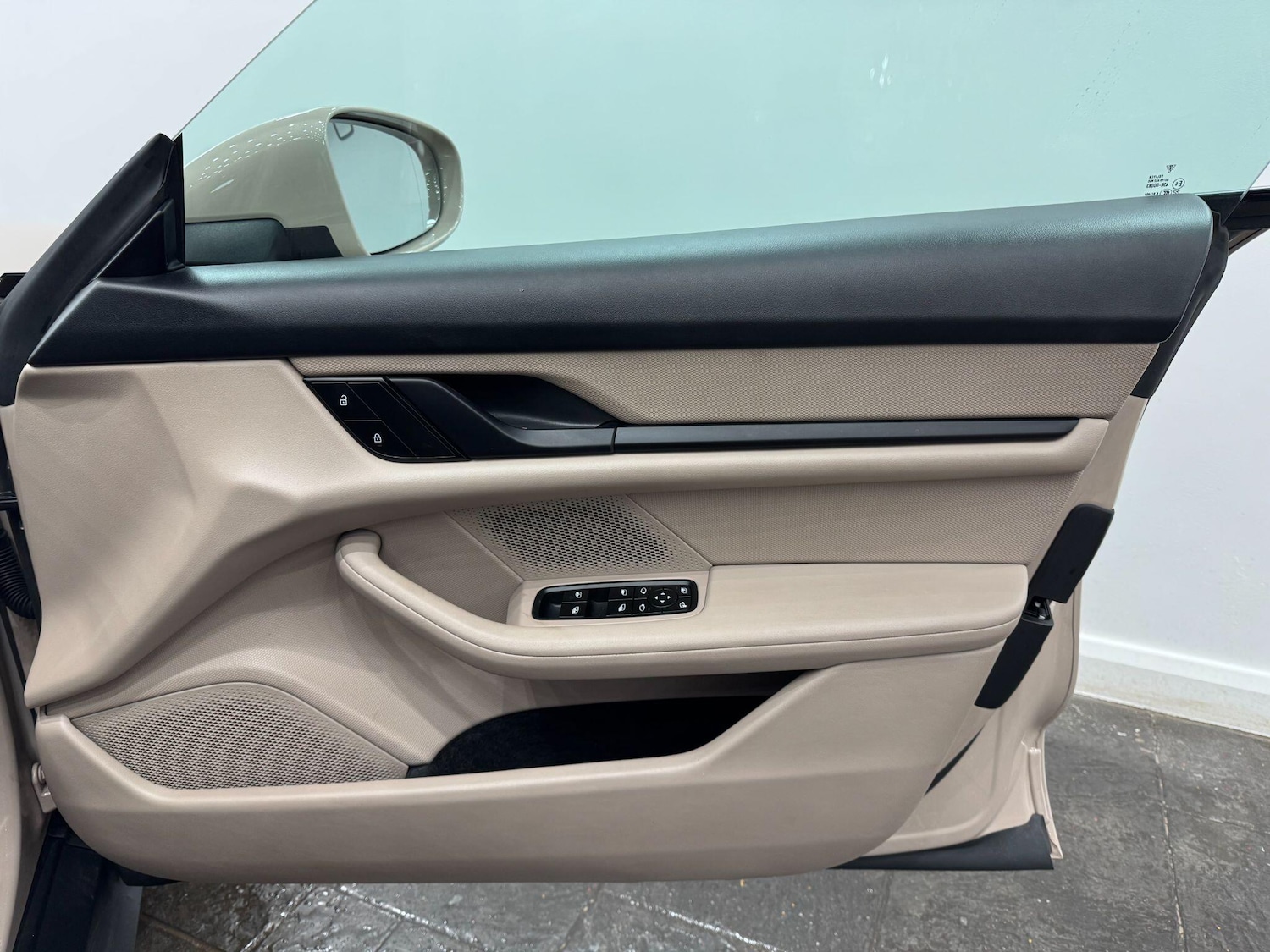 Used Porsche Taycan 2023 for sale - 77456505: Photo 27