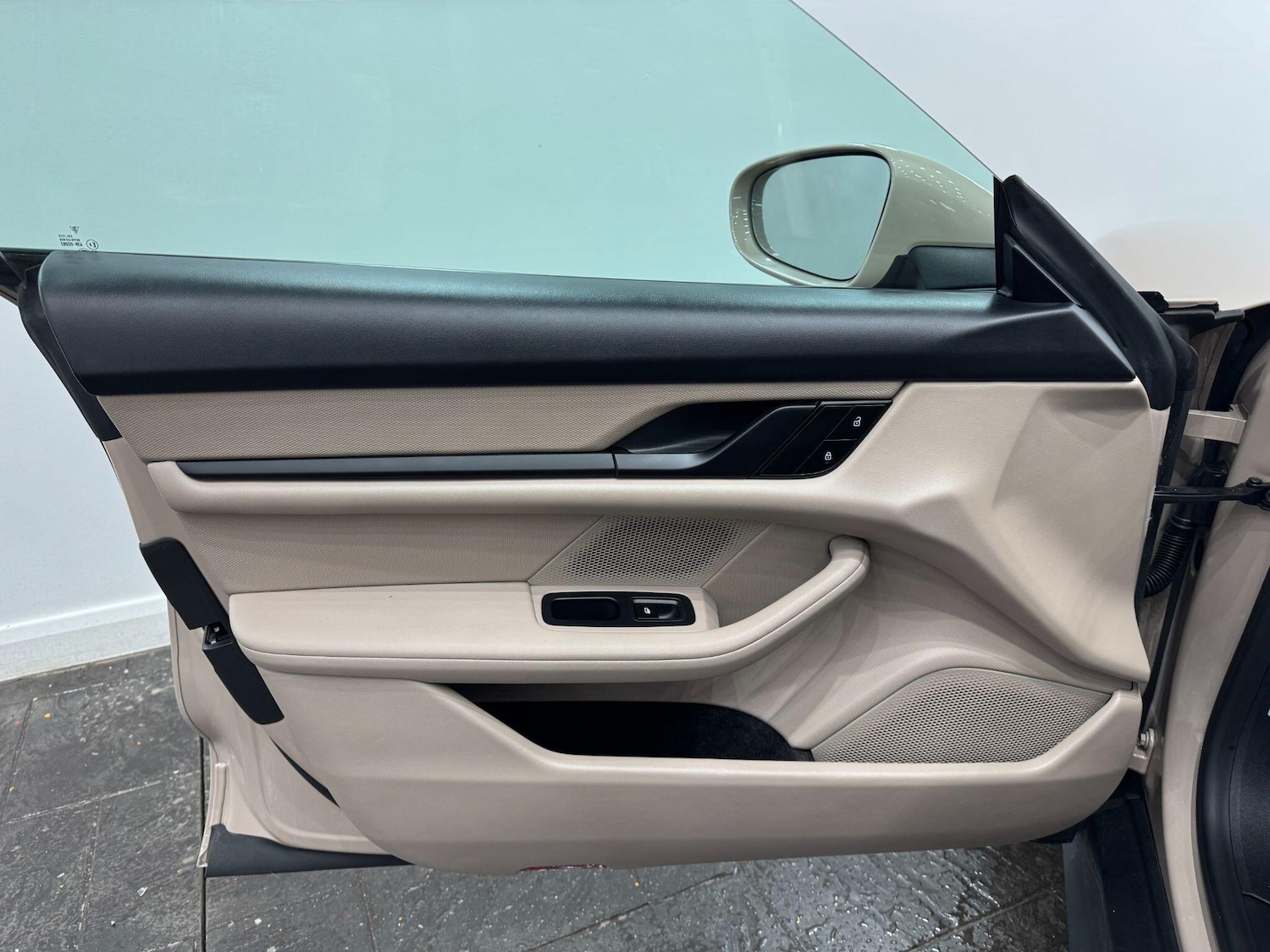 Used Porsche Taycan 2023 for sale - 77456505: Photo 44