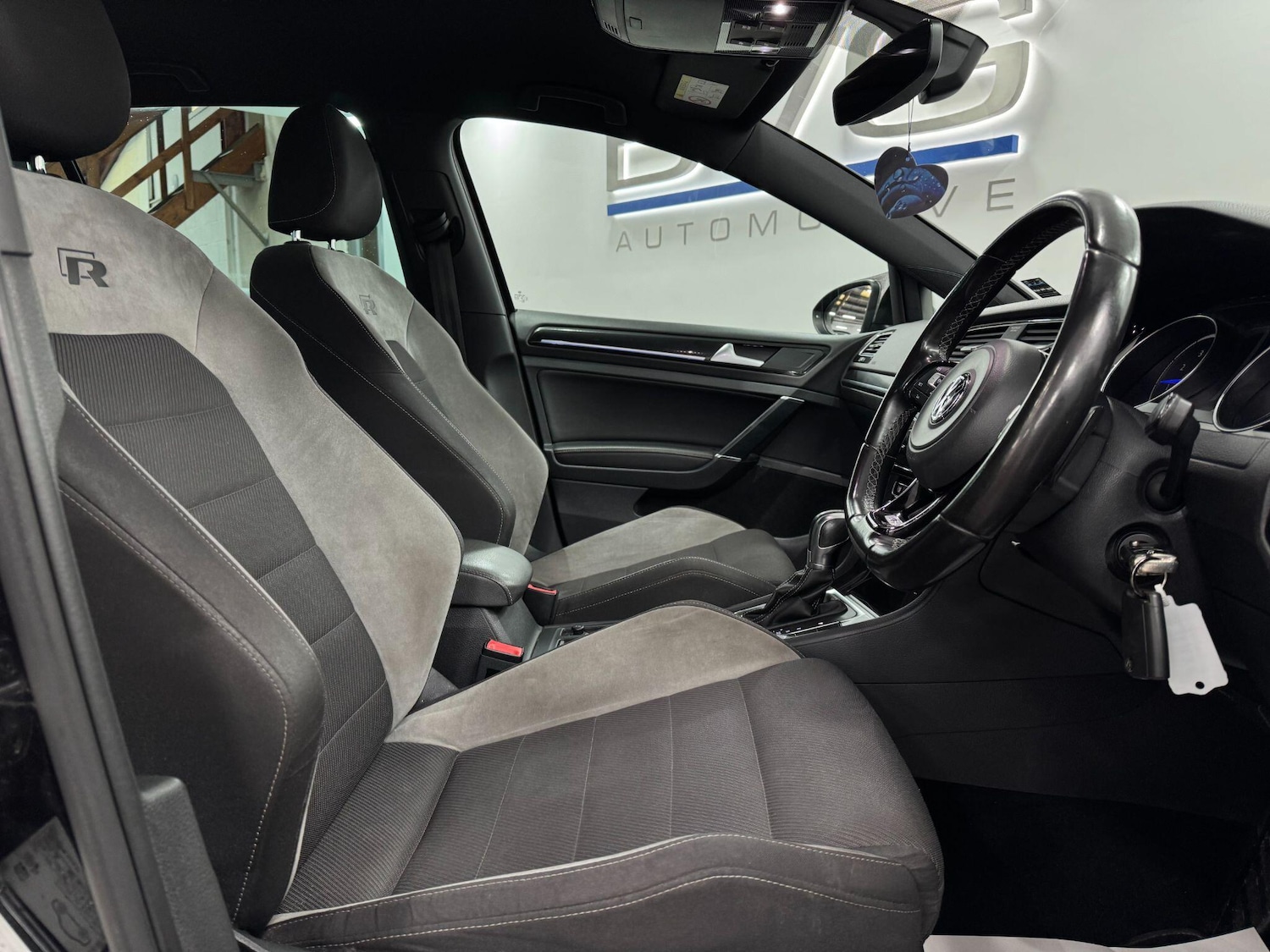 Used Volkswagen Golf 2017 for sale - 77982580: Photo 24