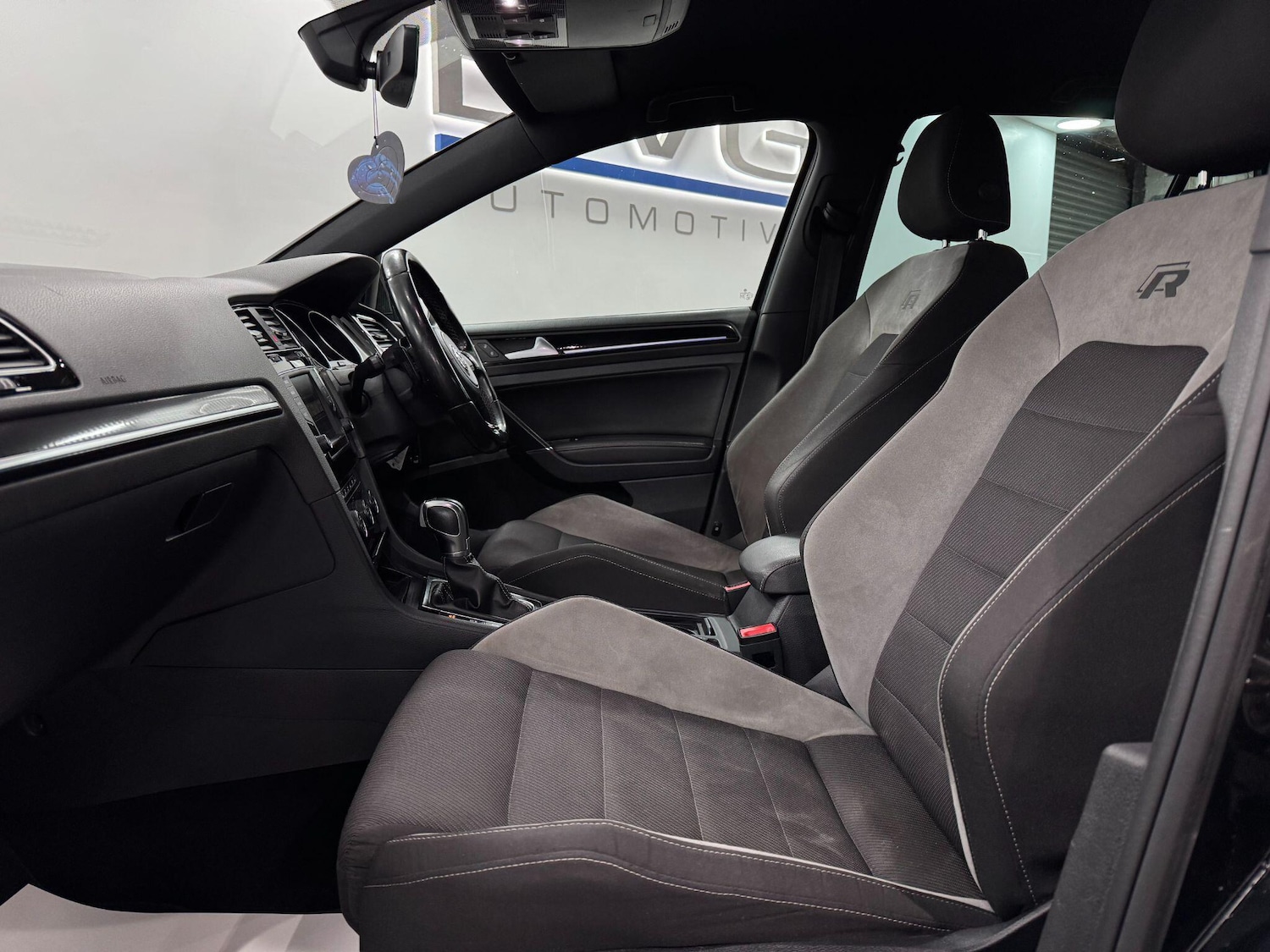 Used Volkswagen Golf 2017 for sale - 77982580: Photo 48