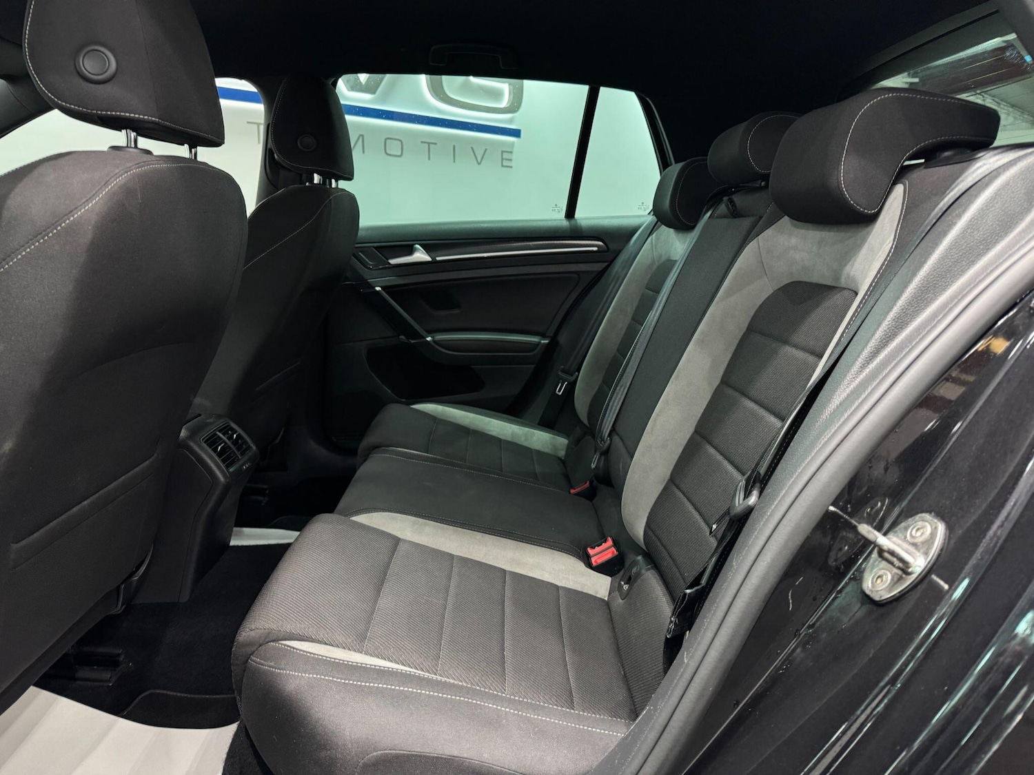 Used Volkswagen Golf 2017 for sale - 77982580: Photo 51