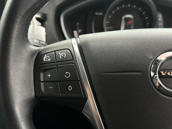 Used Volvo V40 2016 for sale - 76215479: Photo 45