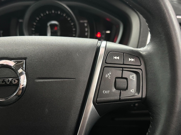 Used Volvo V40 2016 for sale - 76215479: Photo 46