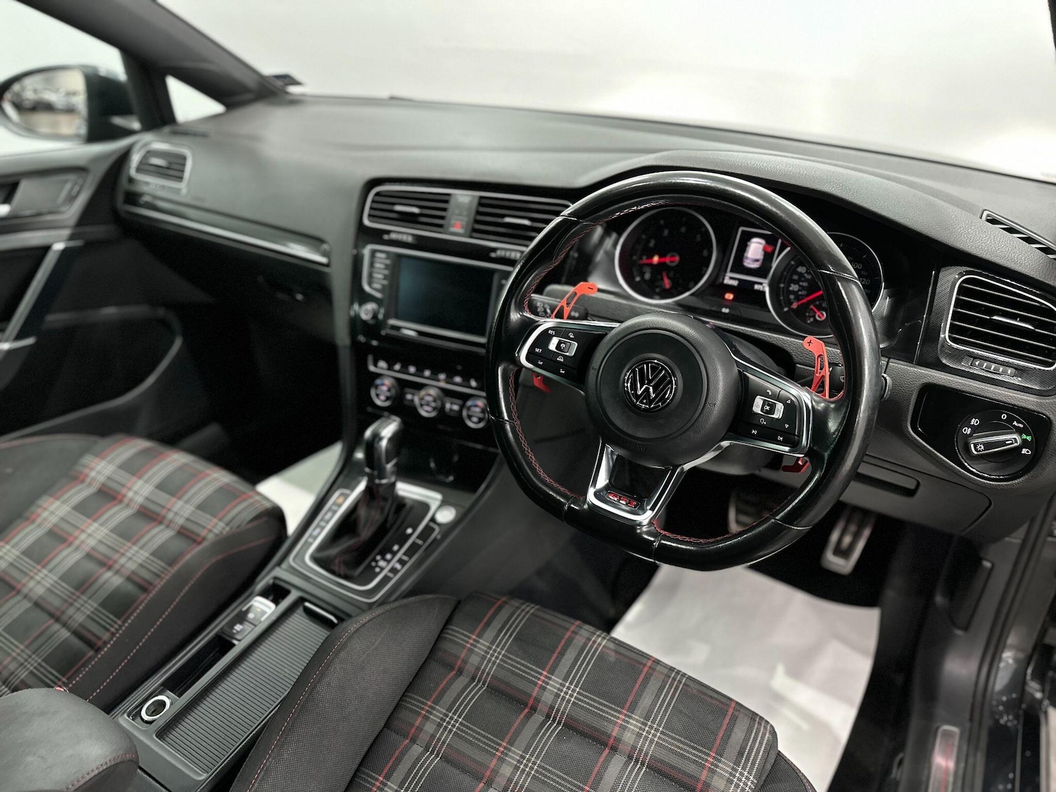 Used Volkswagen Golf 2016 for sale - 76620395: Photo 24