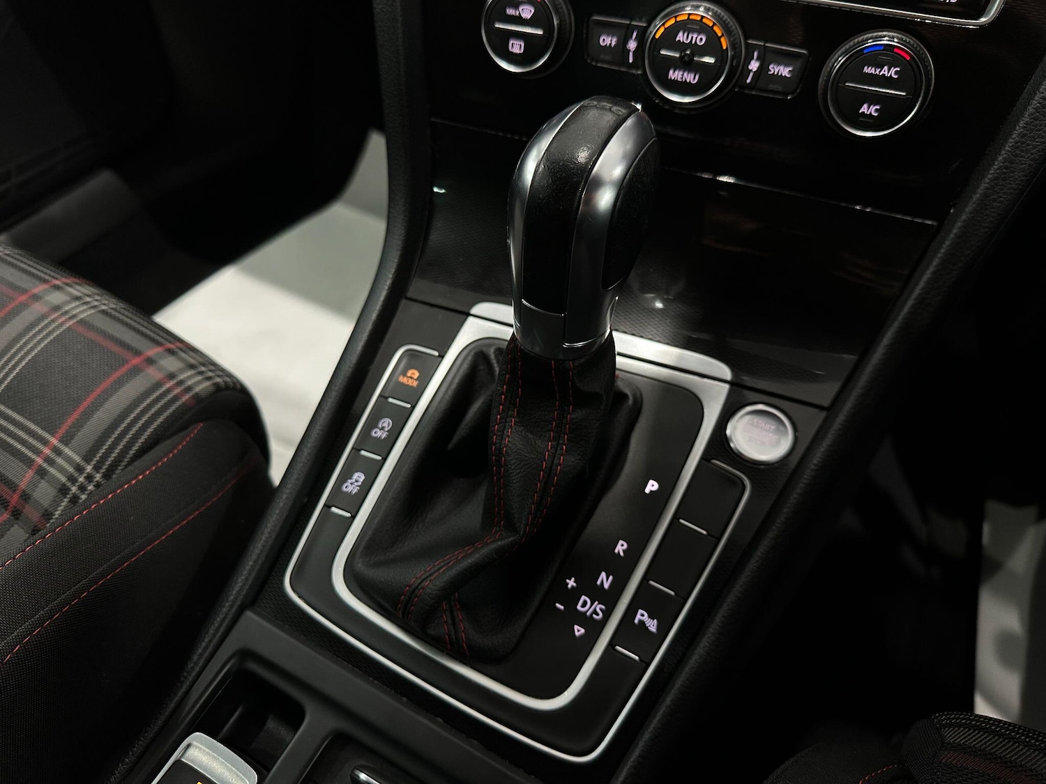 Used Volkswagen Golf 2016 for sale - 76620395: Photo 38