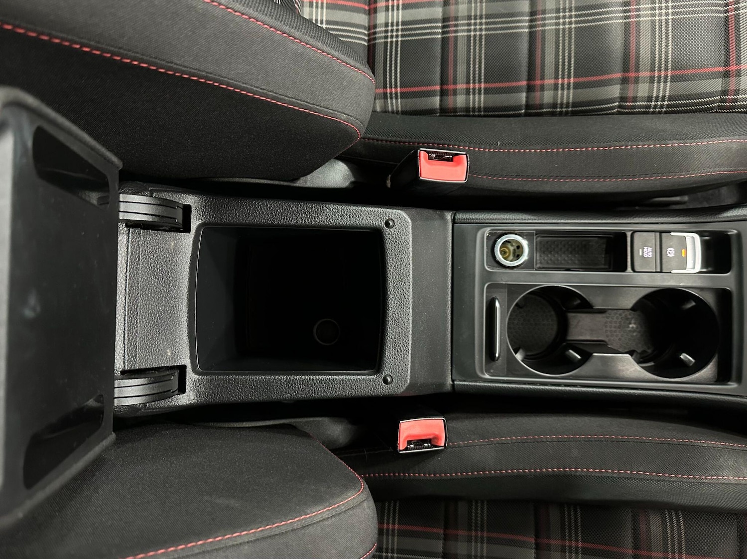 Used Volkswagen Golf 2016 for sale - 76620395: Photo 40