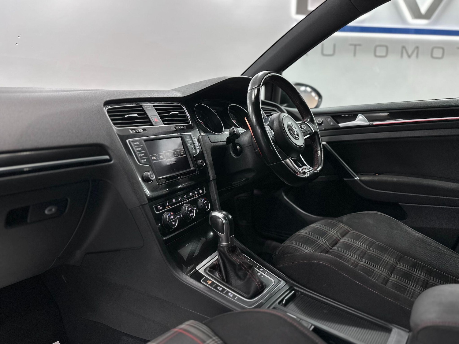 Used Volkswagen Golf 2016 for sale - 76620395: Photo 49