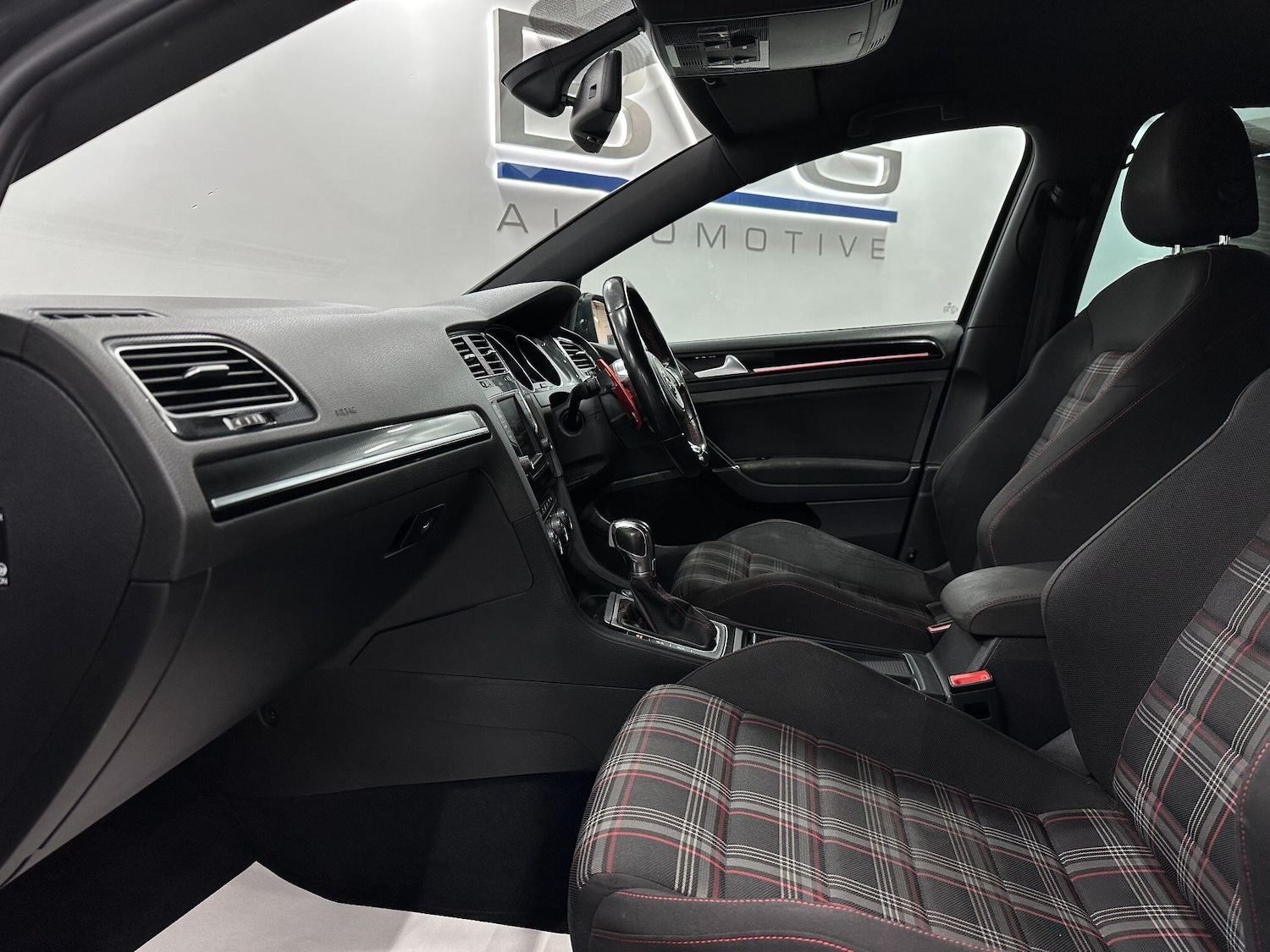 Used Volkswagen Golf 2016 for sale - 76620395: Photo 50