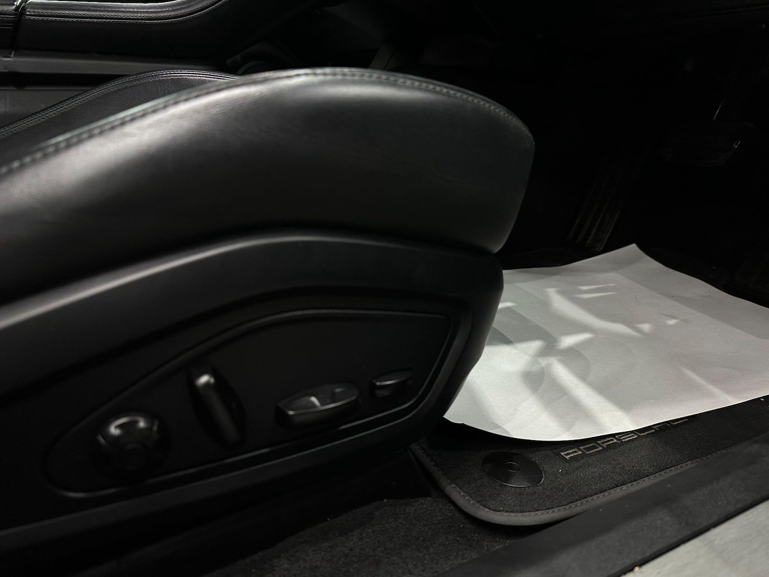 Used Porsche Taycan 2020 for sale - 76633039: Photo 38