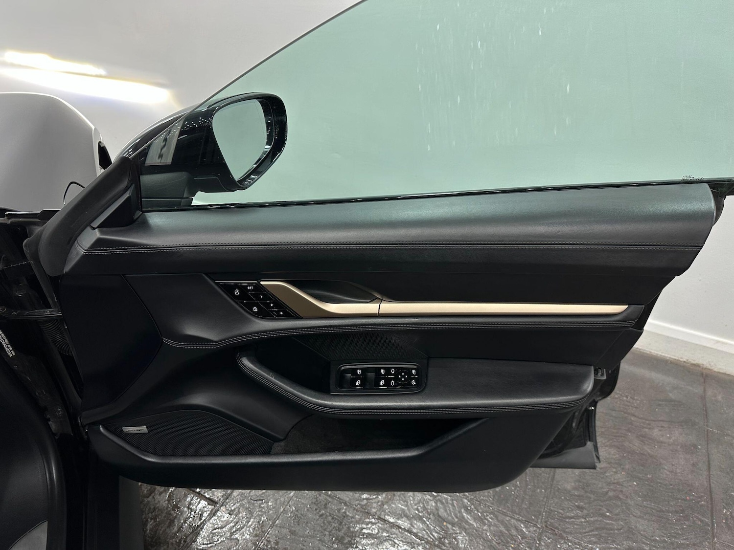 Used Porsche Taycan 2020 for sale - 76633039: Photo 39