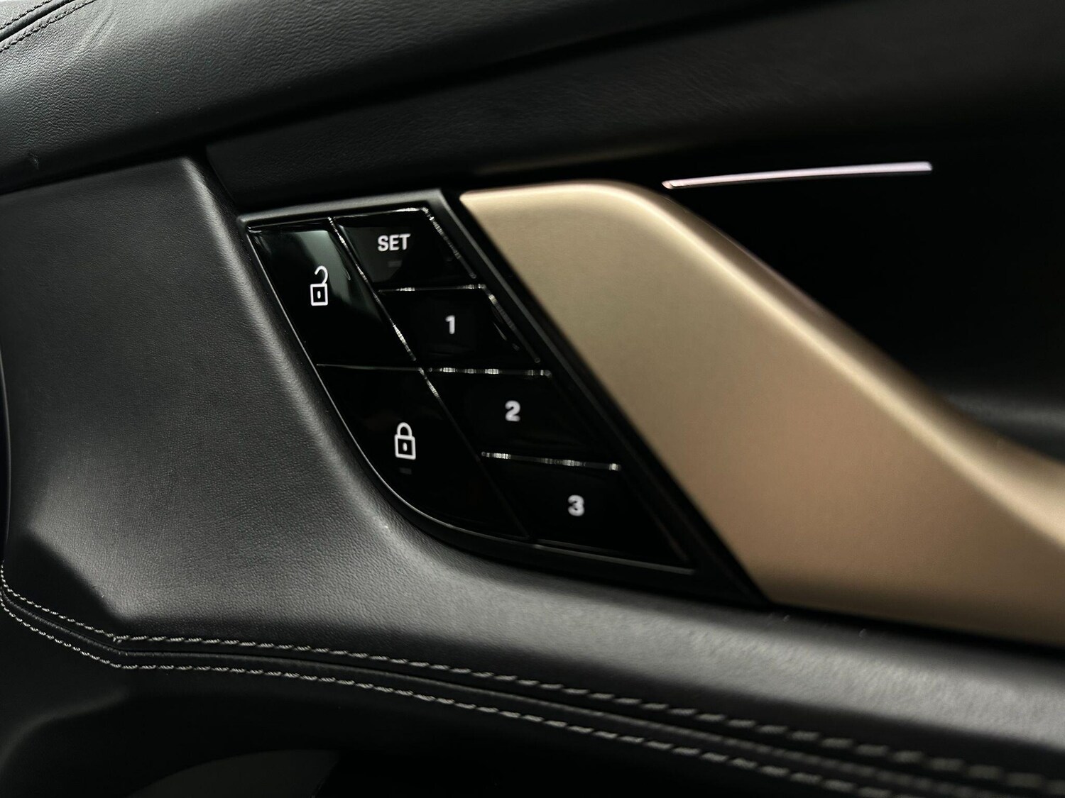 Used Porsche Taycan 2020 for sale - 76633039: Photo 40