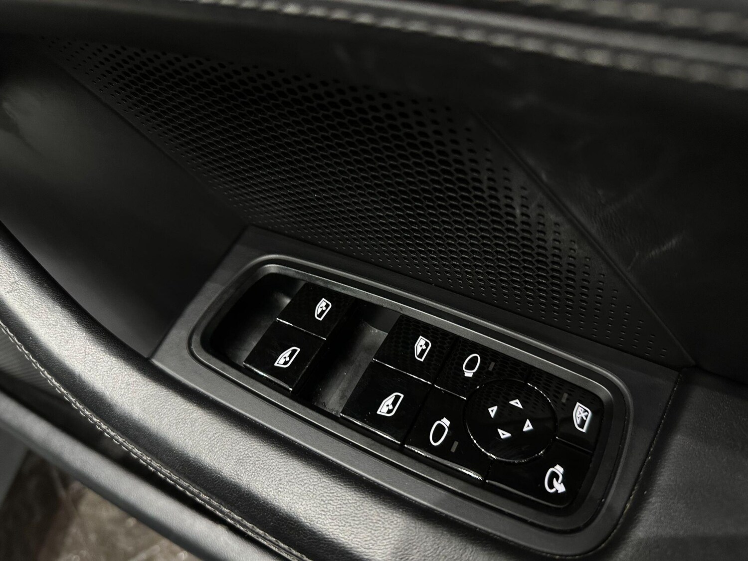 Used Porsche Taycan 2020 for sale - 76633039: Photo 41