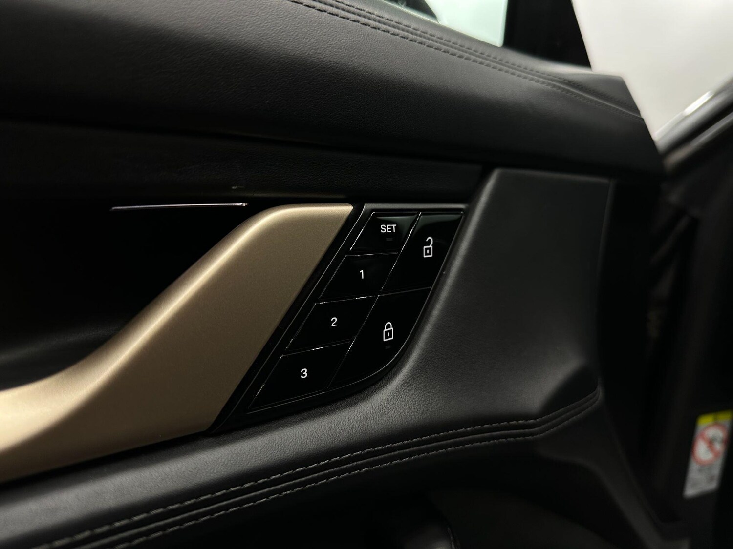 Used Porsche Taycan 2020 for sale - 76633039: Photo 75