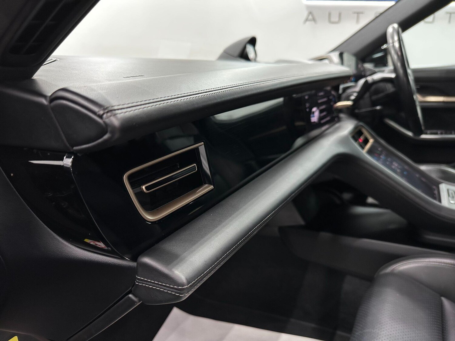 Used Porsche Taycan 2020 for sale - 76633039: Photo 77