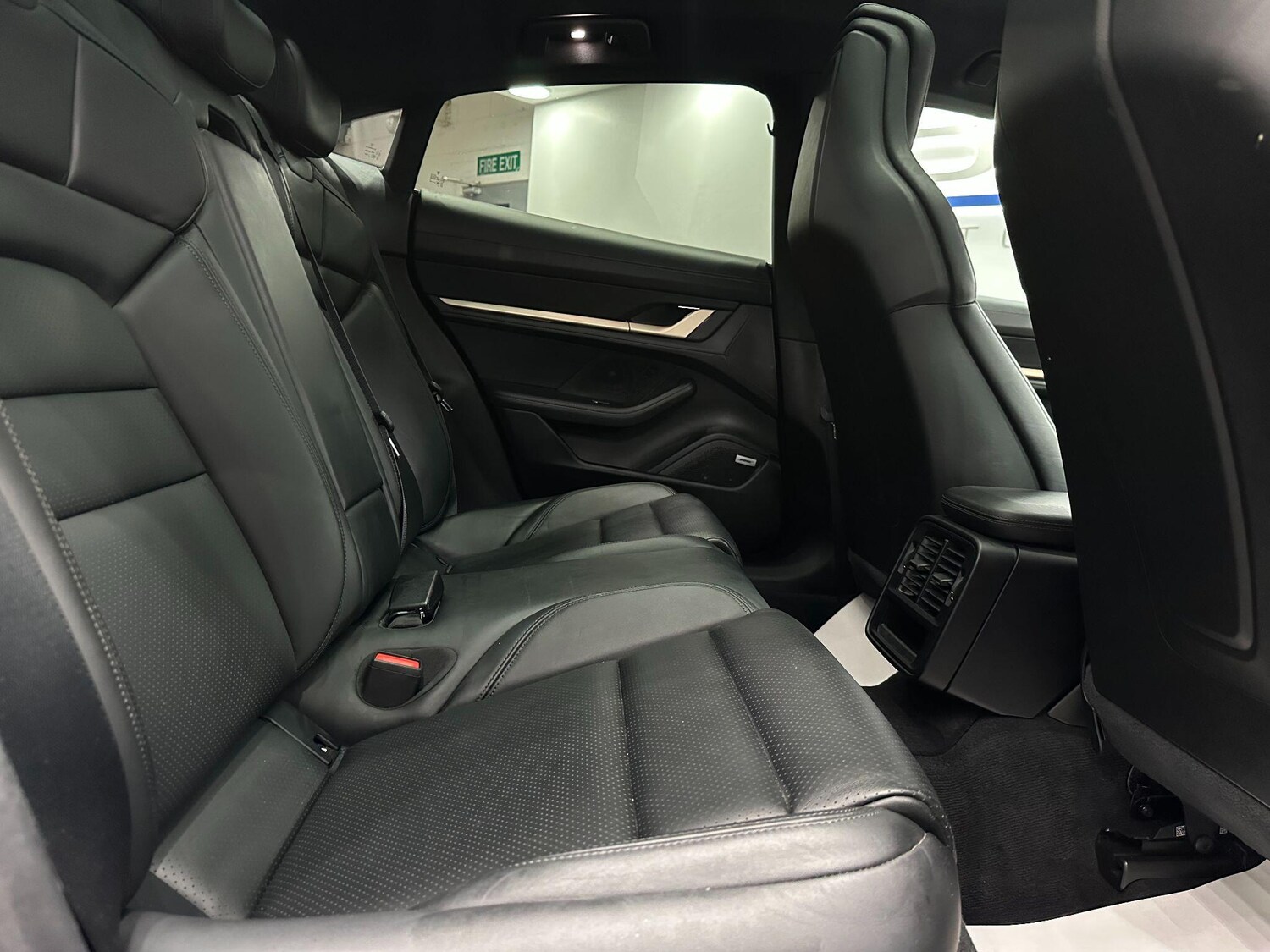 Used Porsche Taycan 2020 for sale - 76633039: Photo 85