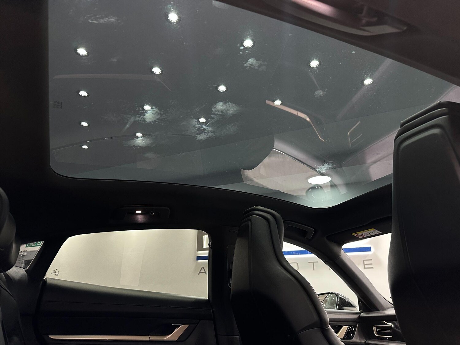 Used Porsche Taycan 2020 for sale - 76633039: Photo 87