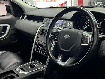 Used Land Rover Discovery Sport 2017 for sale - 75588391: Photo