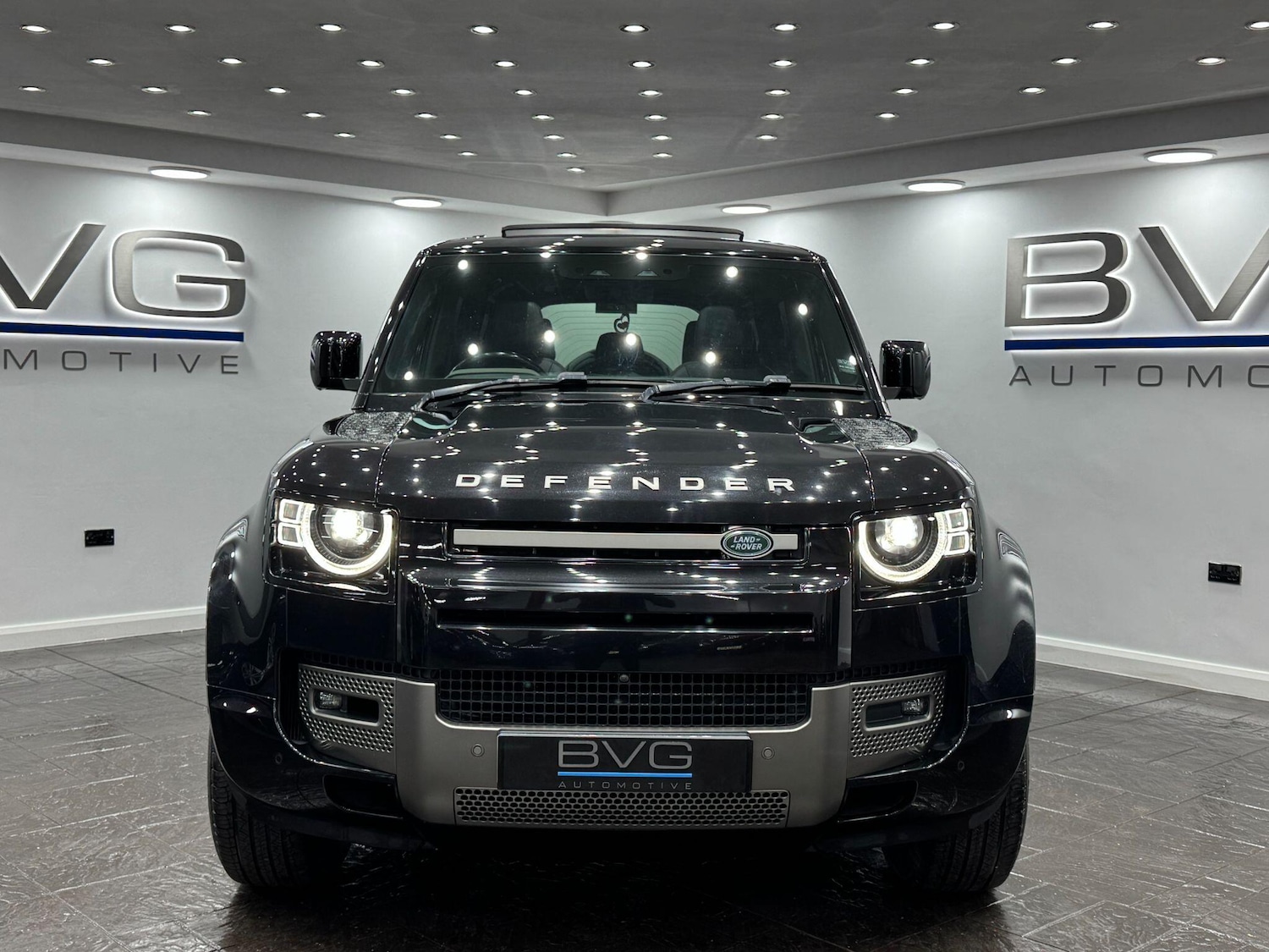 Used Land Rover Defender 110 2021 for sale - 77155392: Photo 2