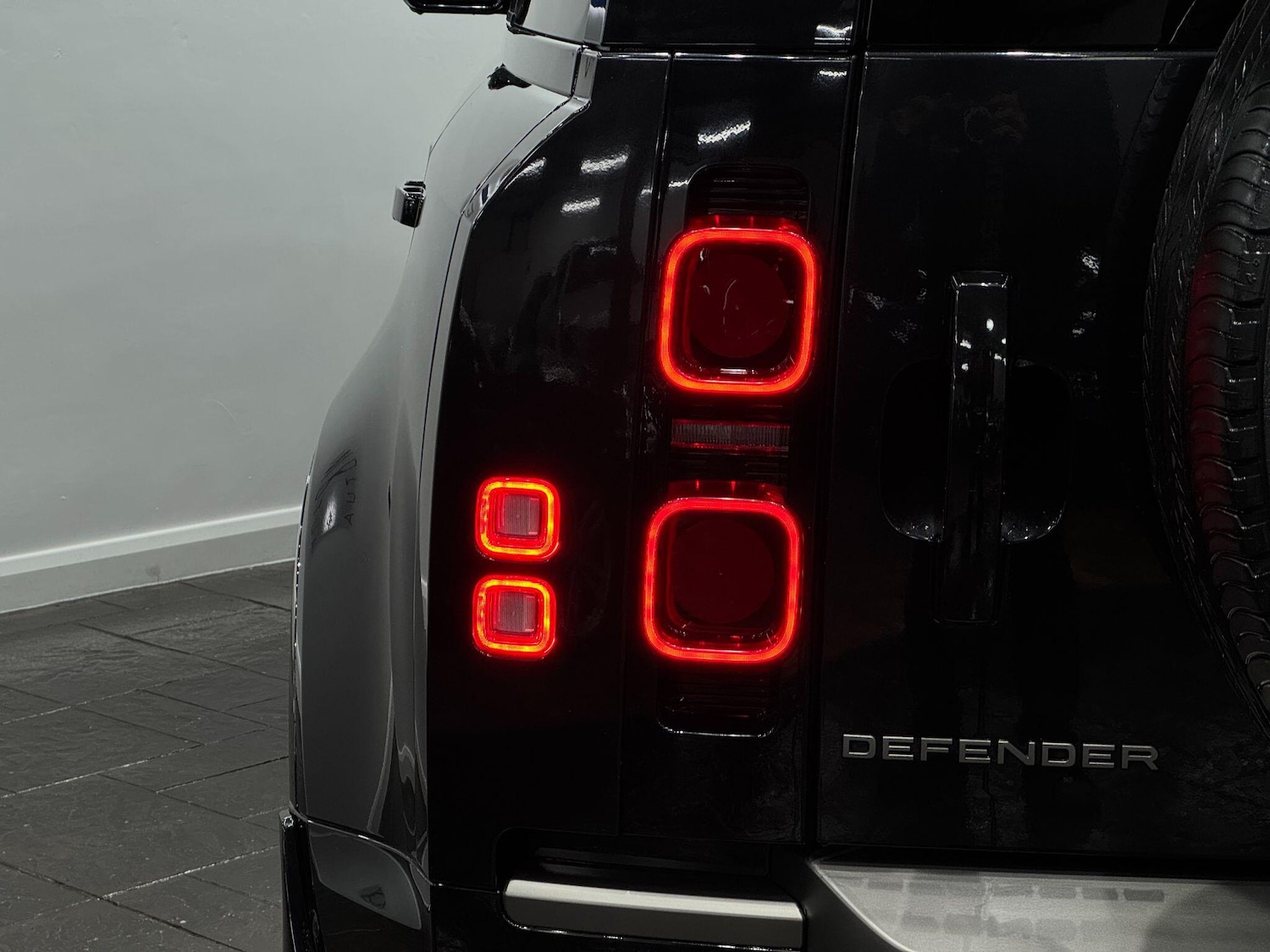 Used Land Rover Defender 110 2021 for sale - 77155392: Photo 5