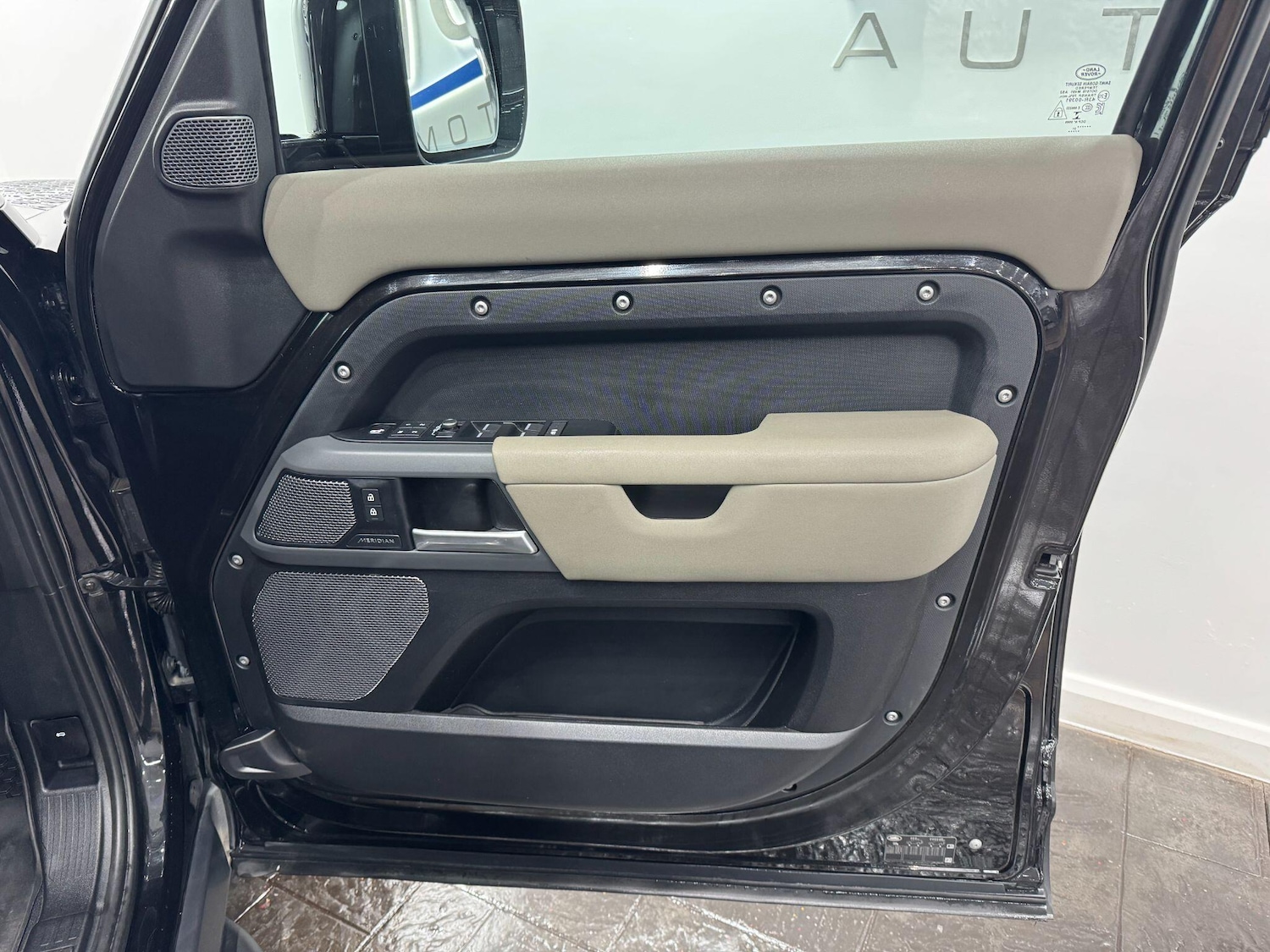 Used Land Rover Defender 110 2021 for sale - 77155392: Photo 8