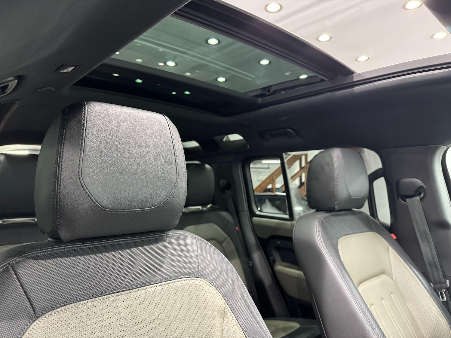 Used Land Rover Defender 110 2021 for sale - 77155392: Photo 9