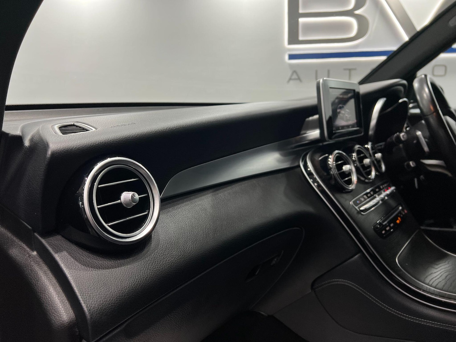 Used Mercedes-Benz GLC 2018 for sale - 76572271: Photo 62