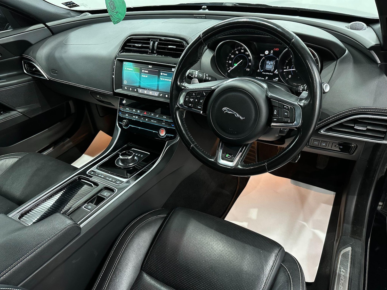 Used Jaguar XE 2018 for sale - 76122330: Photo 22