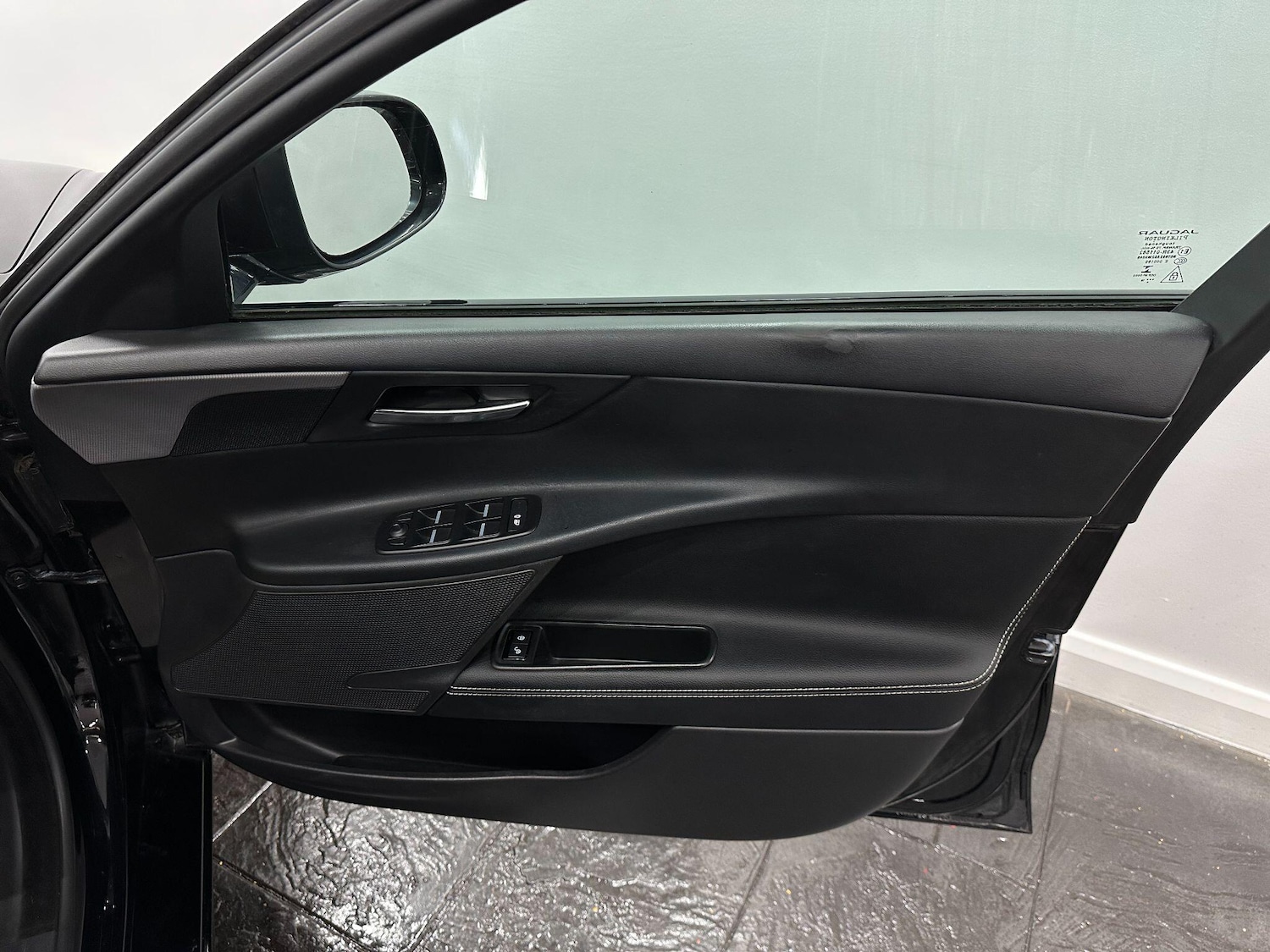 Used Jaguar XE 2018 for sale - 76122330: Photo 26
