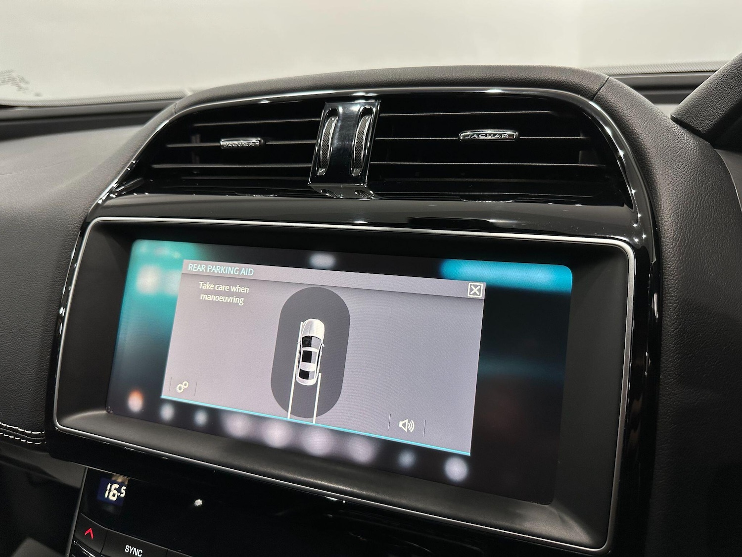 Used Jaguar XE 2018 for sale - 76122330: Photo 40