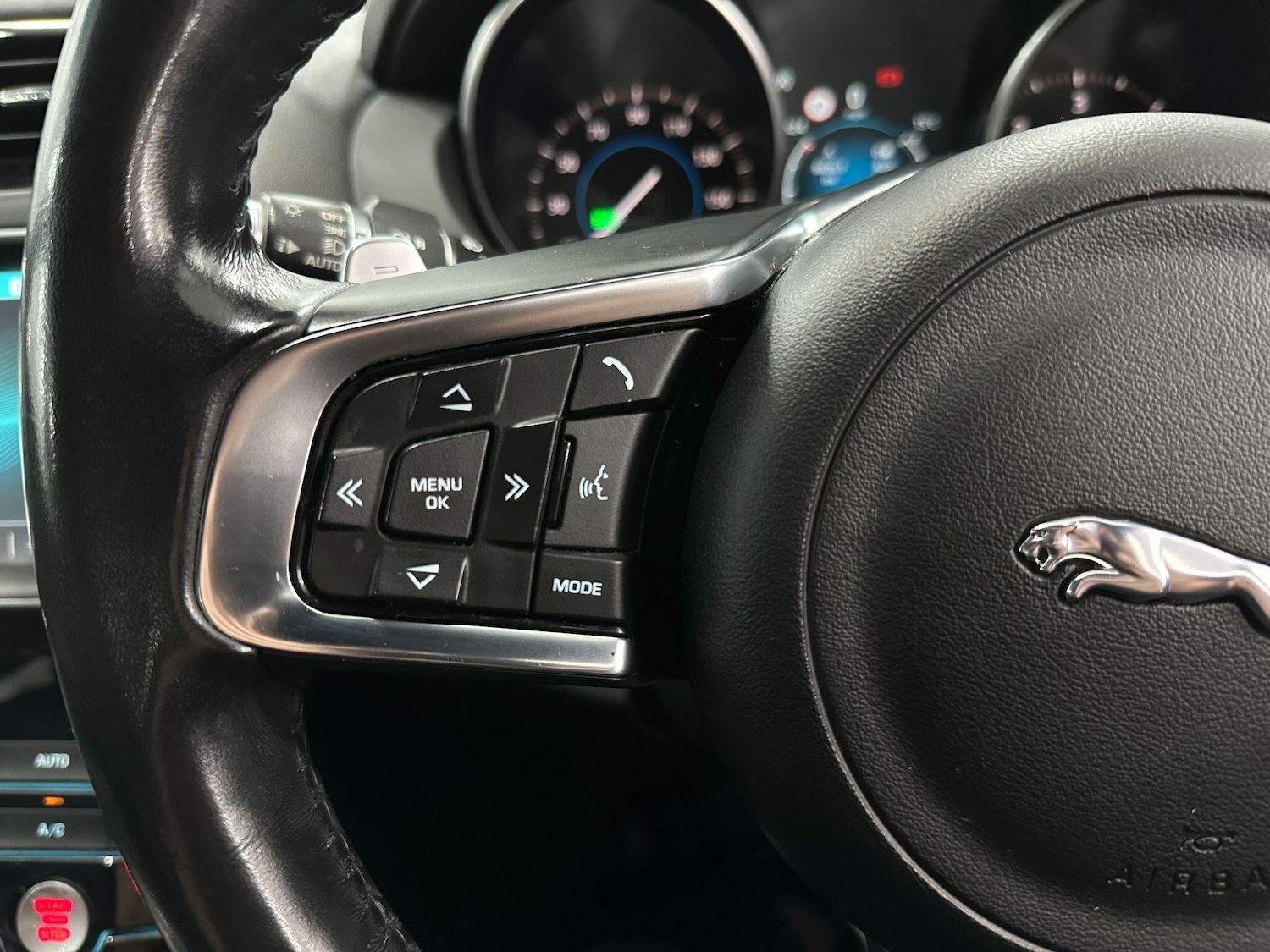 Used Jaguar XE 2018 for sale - 76122330: Photo 47
