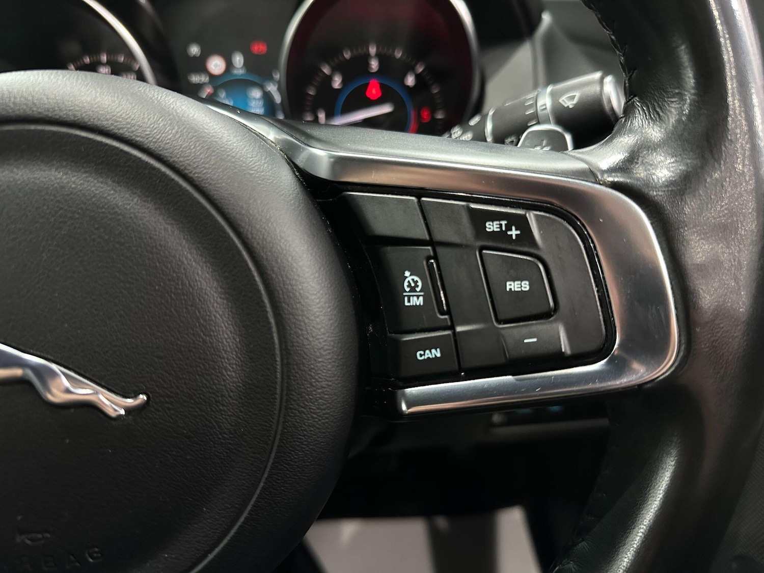 Used Jaguar XE 2018 for sale - 76122330: Photo 48