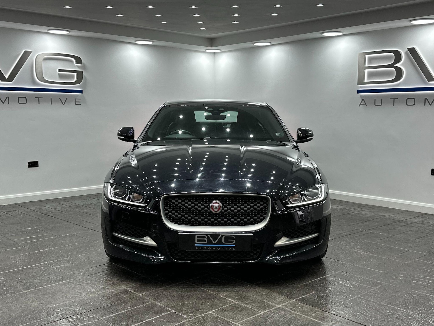 Used Jaguar XE 2018 for sale - 76122330: Photo 5