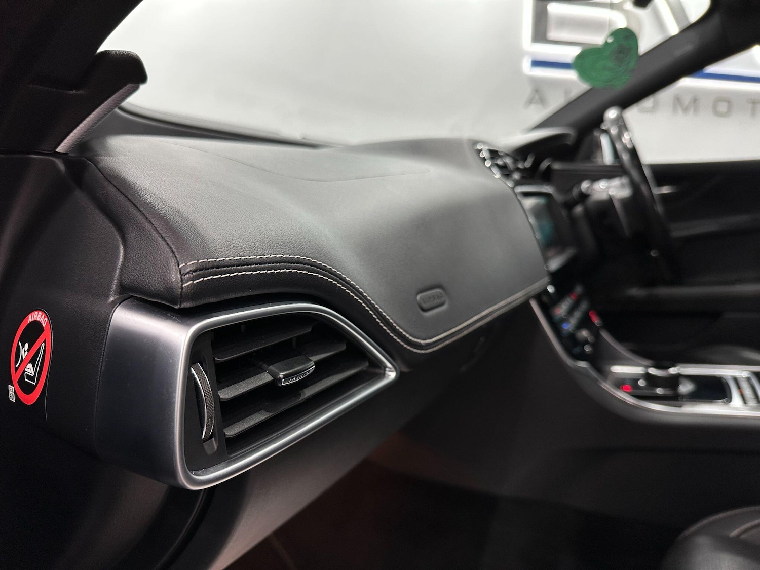 Used Jaguar XE 2018 for sale - 76122330: Photo 52