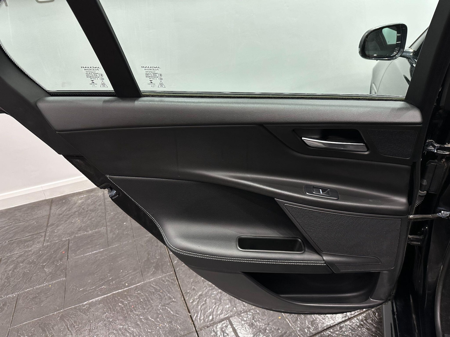 Used Jaguar XE 2018 for sale - 76122330: Photo 55